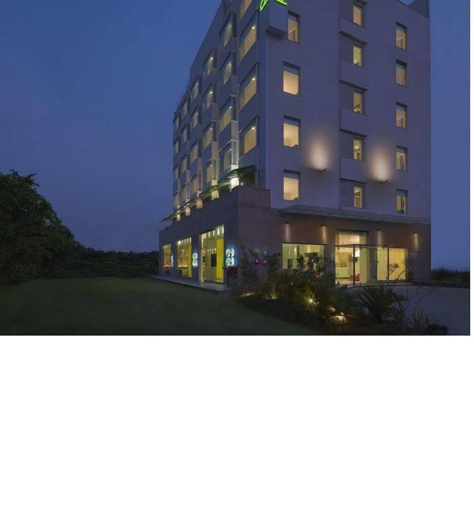 Citrus Hotel Gurgaon Central Exterior foto